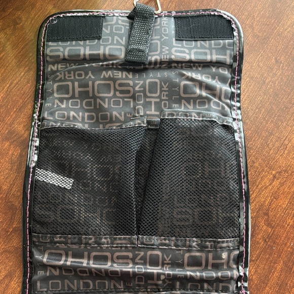 Soho Fuchsia and Violet Travel Pouch Like New - Picture 6 of 11